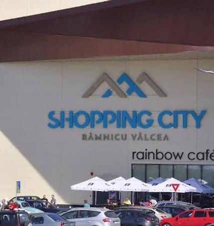 Апартаменты Shopping Cyti Cu 5 Рымнику-Вылча Экстерьер фото
